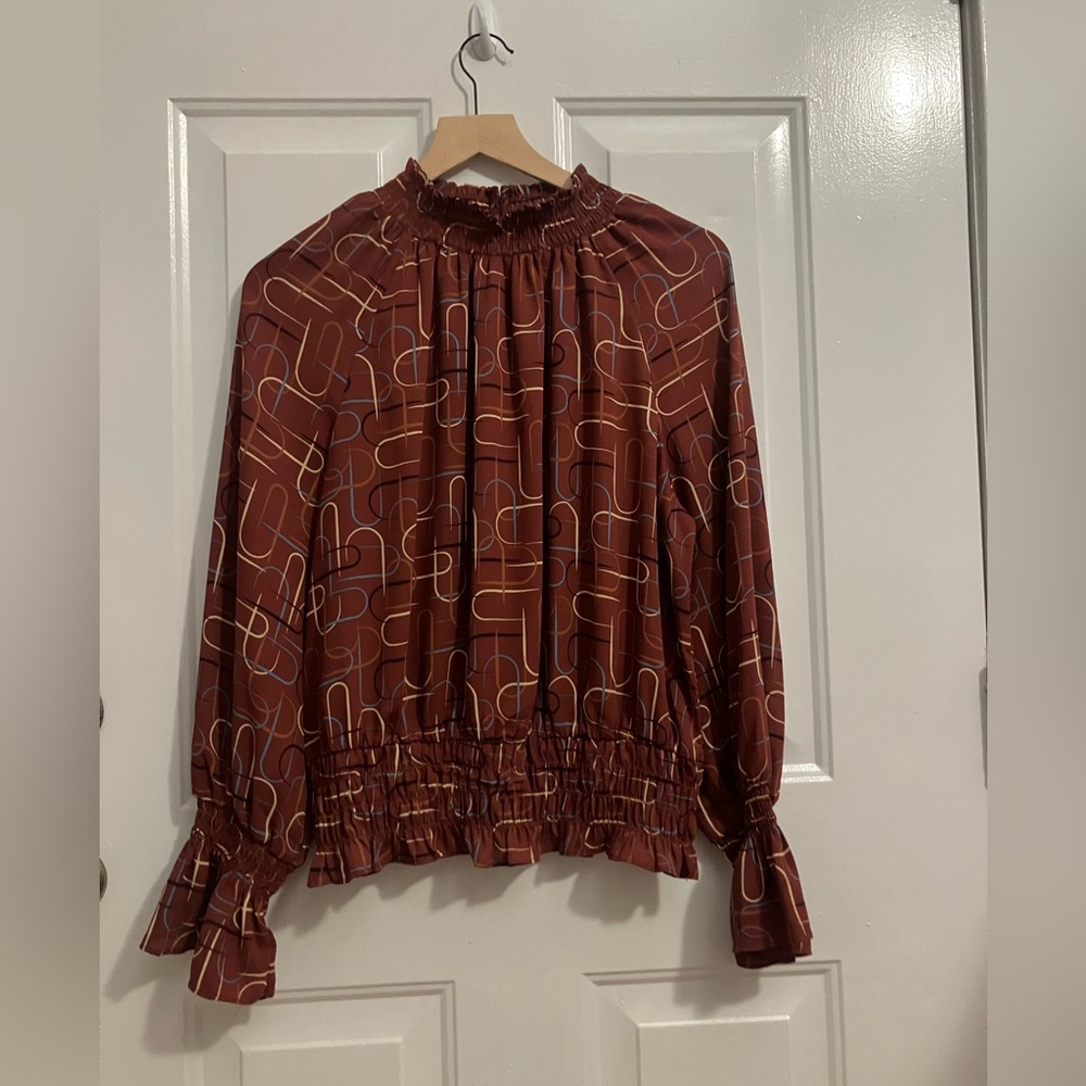 Worthington brown smocked mock neck hem
Geometric line pattern